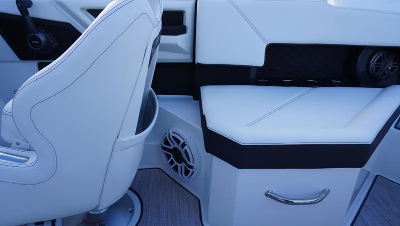 Slide: The Image of Cobalt R4 Surf 2025 - 31