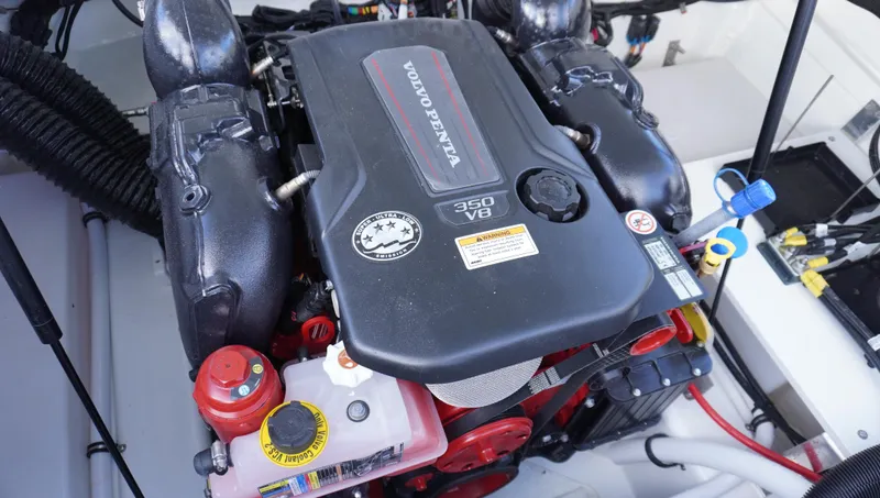 Slide: The Image of Cobalt R4 Surf 2025 - 32