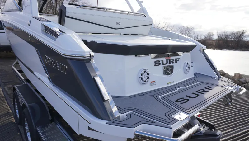 Slide: The Image of Cobalt R4 Surf 2025 - 5