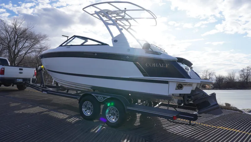 Slide: The Image of Cobalt R4 Surf 2025 - 6