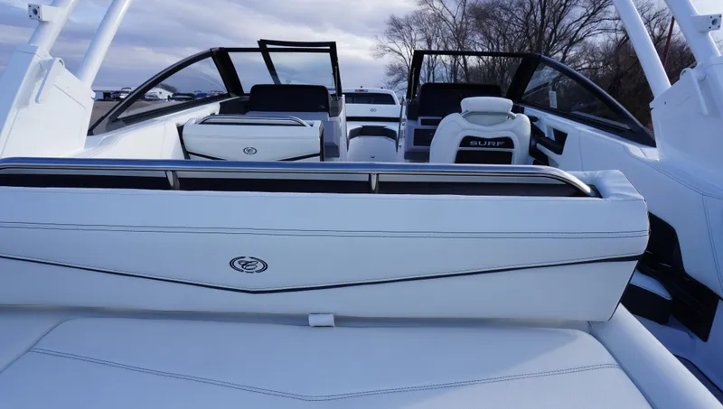 Slide: The Image of Cobalt R4 Surf 2025 - 8