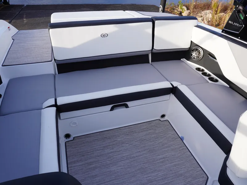 Slide: The Image of Cobalt CS23 Surf 2025 - 11