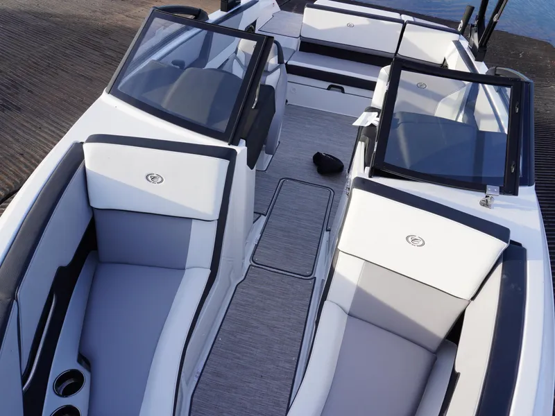 Slide: The Image of Cobalt CS23 Surf 2025 - 25