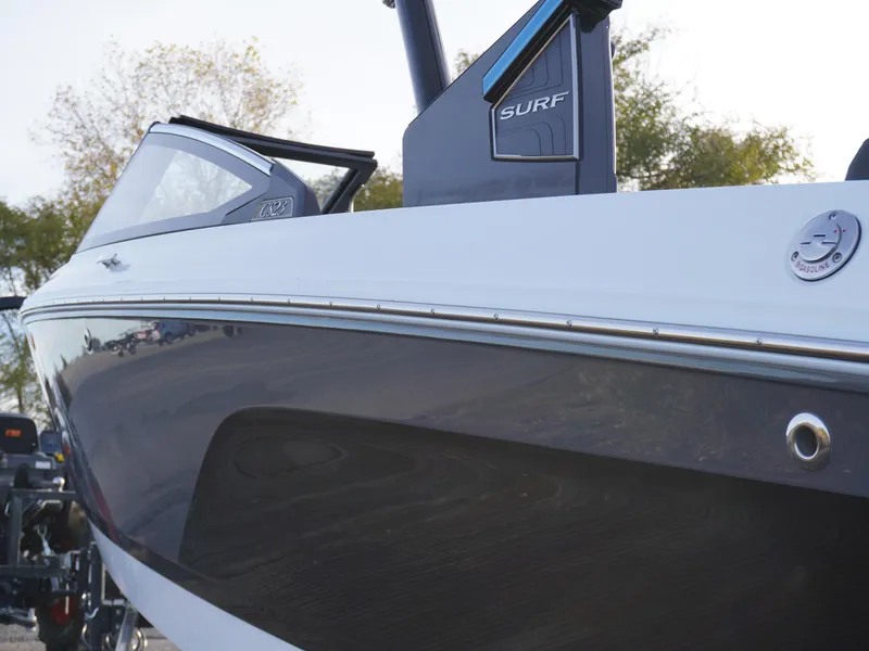 Slide: The Image of Cobalt CS23 Surf 2025 - 3