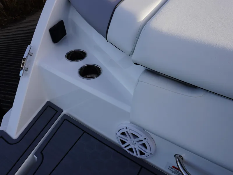 Slide: The Image of Cobalt CS23 Surf 2025 - 5