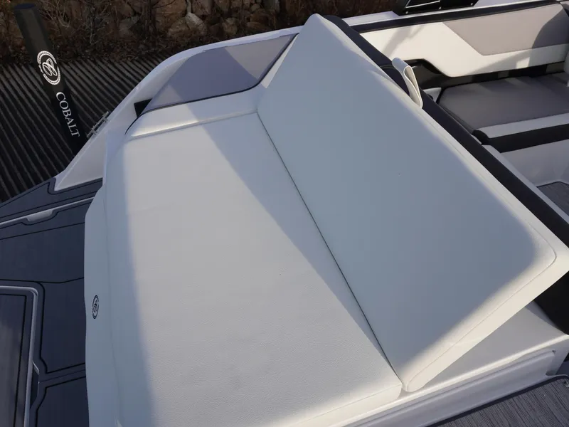 Slide: The Image of Cobalt CS23 Surf 2025 - 6