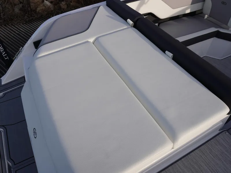 Slide: The Image of Cobalt CS23 Surf 2025 - 7