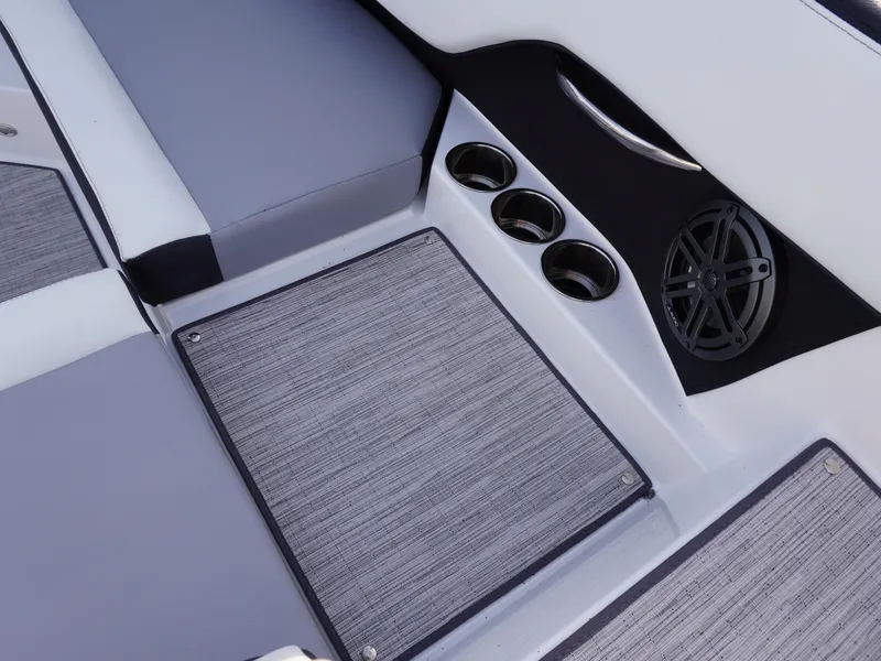 Slide: The Image of Cobalt CS23 Surf 2025 - 9