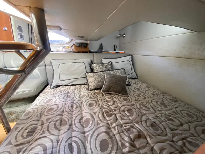 Slide: The Image of Cozy cabin interior of 2016 Formula 350 Crossover Bowrider with patterned bedding. - 26