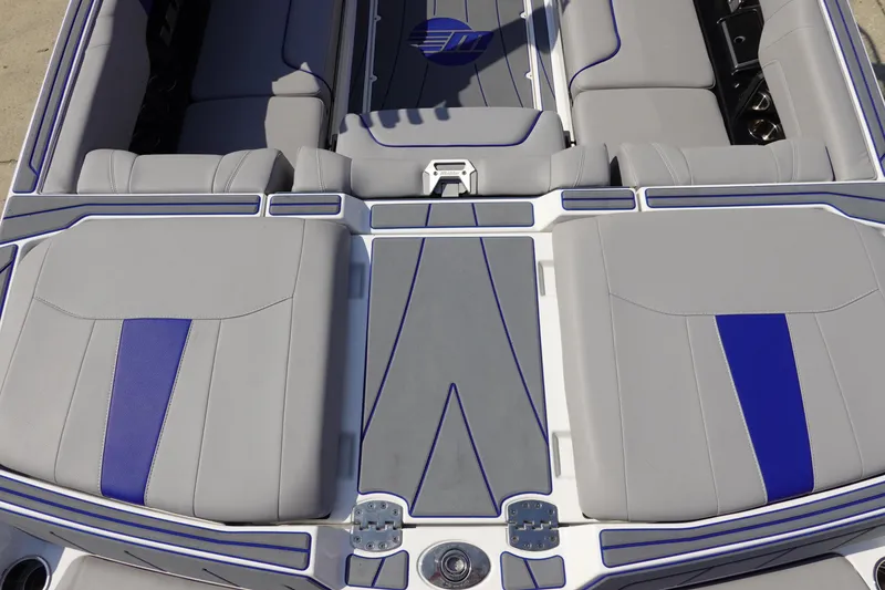 Slide: The Image of Malibu 23 LSV WAKESETTER 2022 - 11