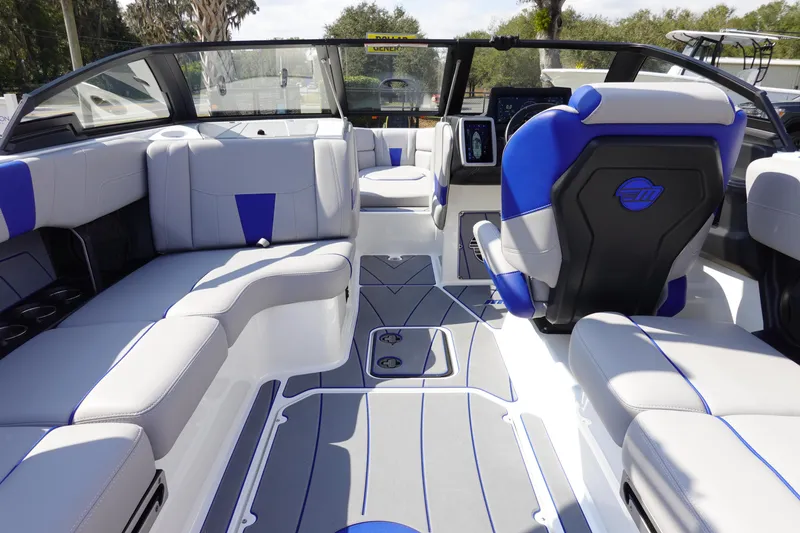 Slide: The Image of Malibu 23 LSV WAKESETTER 2022 - 13