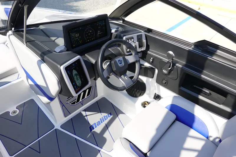 Slide: The Image of Malibu 23 LSV WAKESETTER 2022 - 14