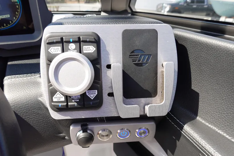 Slide: The Image of Malibu 23 LSV WAKESETTER 2022 - 17