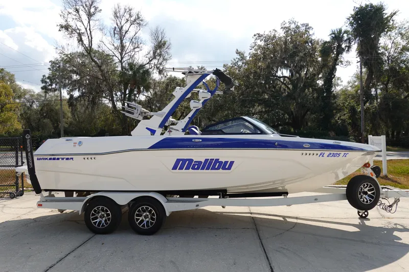 Slide: The Image of Malibu 23 LSV WAKESETTER 2022 - 4