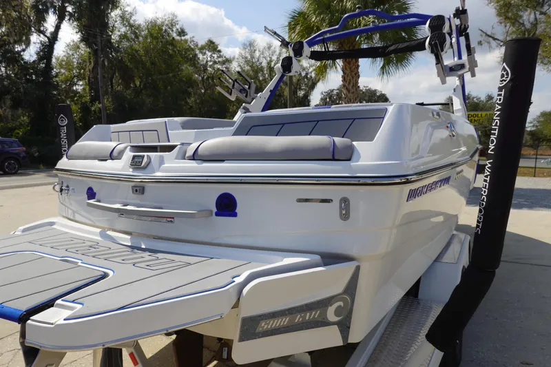 Slide: The Image of Malibu 23 LSV WAKESETTER 2022 - 5