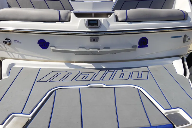 Slide: The Image of Malibu 23 LSV WAKESETTER 2022 - 6