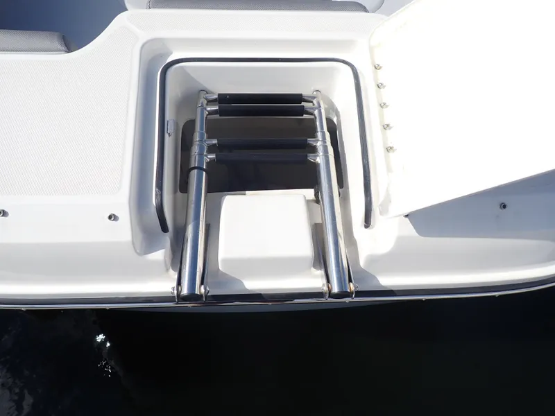 Slide: The Image of Bayliner DX 2200 2023 - 19