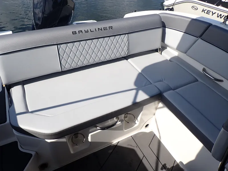 Slide: The Image of Bayliner DX 2200 2023 - 5