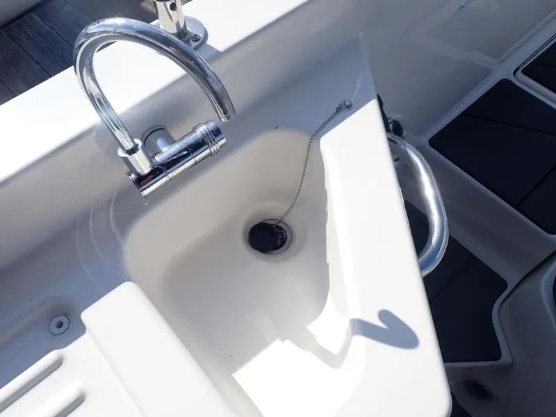 Slide: The Image of Bayliner DX 2200 2023 - 6