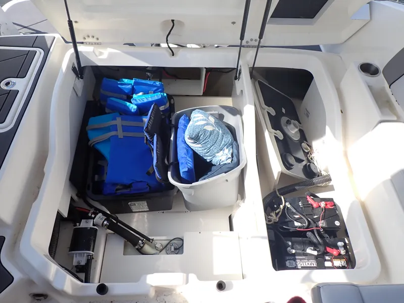 Slide: The Image of Bayliner DX 2200 2023 - 7