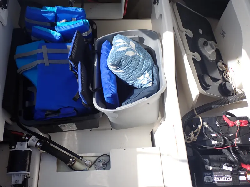 Slide: The Image of Bayliner DX 2200 2023 - 8