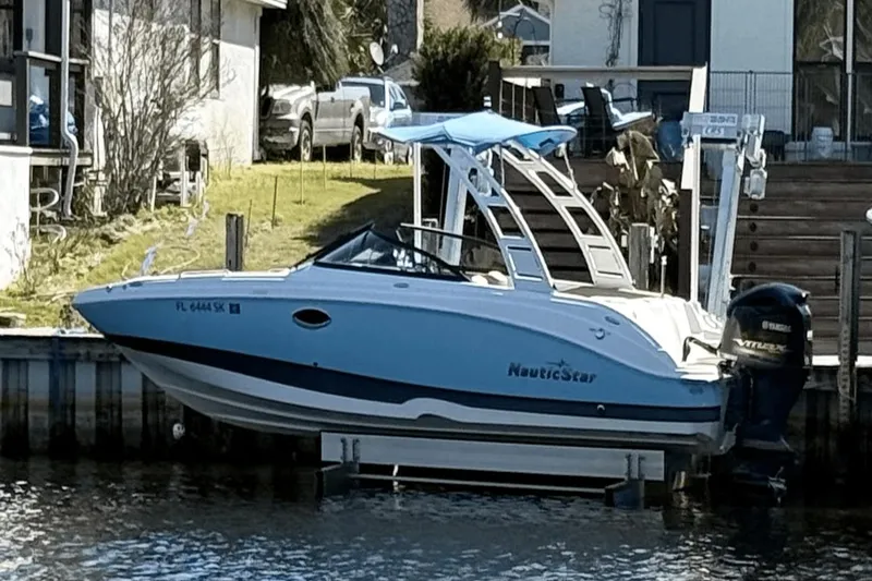 Slide: The Image of NauticStar 243 DC 2019 - 0