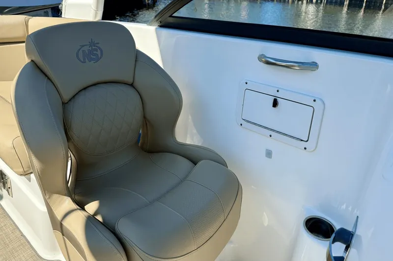 Slide: The Image of NauticStar 243 DC 2019 - 20