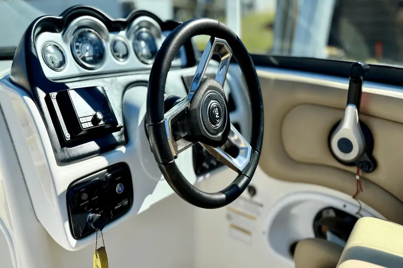 Slide: The Image of NauticStar 243 DC 2019 - 24