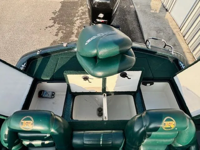 Slide: The Image of 1998 Ranger 518DVX boat interior with green seats and storage compartments. - 13