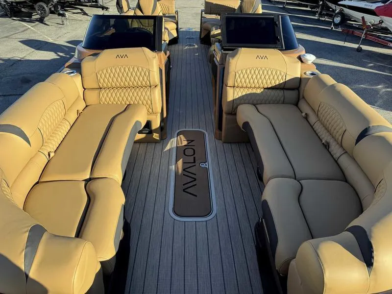 Slide: The Image of Luxurious seating on 2025 Avalon 2585 27-3 Excalibur LTD QL pontoon boat. - 8