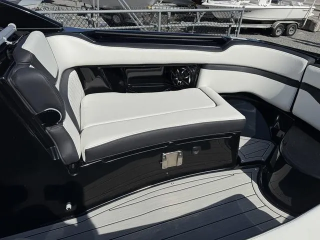 Slide: The Image of Yamaha 275SD 2025 - 18