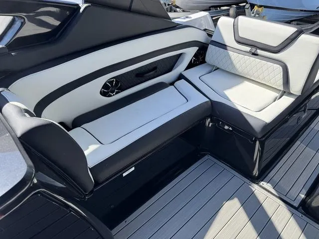 Slide: The Image of Yamaha 275SD 2025 - 31