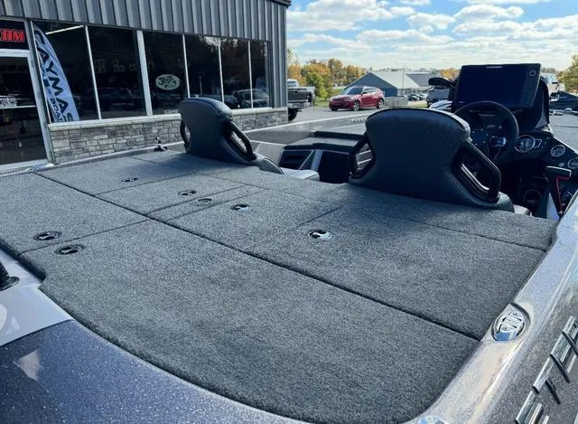 Slide: The Image of Skeeter ZXR21 2025 - 8