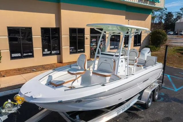 Slide: The Image of Stingray 236 CC 2025 - 22