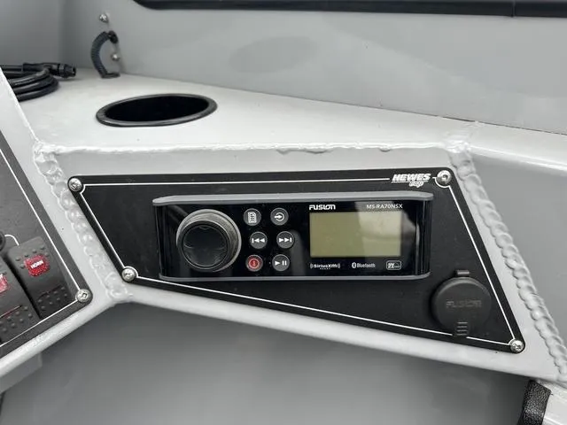 Slide: The Image of 2021 Hewescraft Sportsman 180 SM dashboard with Fusion marine stereo system. - 11