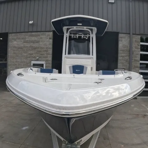 Slide: The Image of Robalo R230 Center Console 2025 - 5