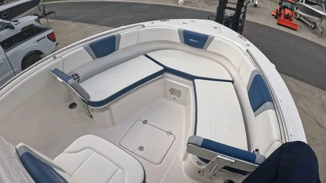 Slide: The Image of Robalo R230 Center Console 2025 - 13