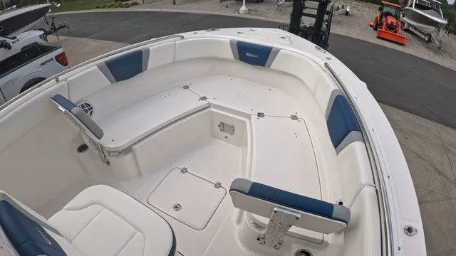 Slide: The Image of Robalo R230 Center Console 2025 - 11