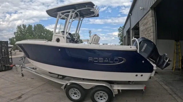 Slide: The Image of Robalo R230 Center Console 2025 - 3