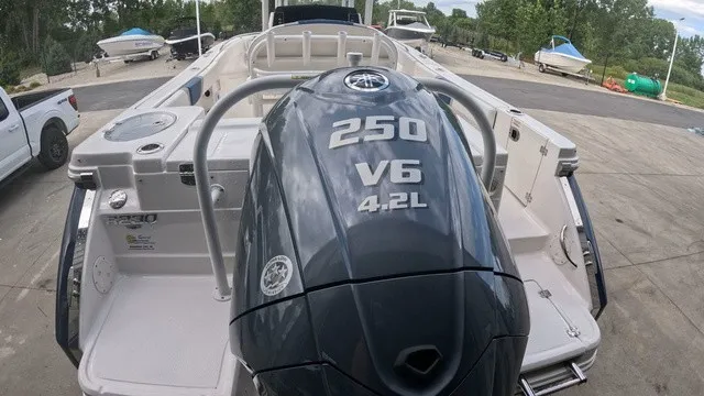 Slide: The Image of Robalo R230 Center Console 2025 - 9