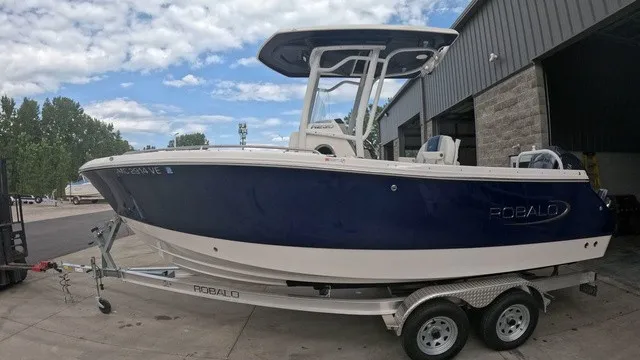 Slide: The Image of Robalo R230 Center Console 2025 - 4