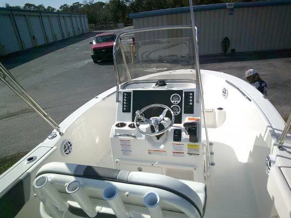 Slide: The Image of Robalo R180 Center Console 2025 - 3