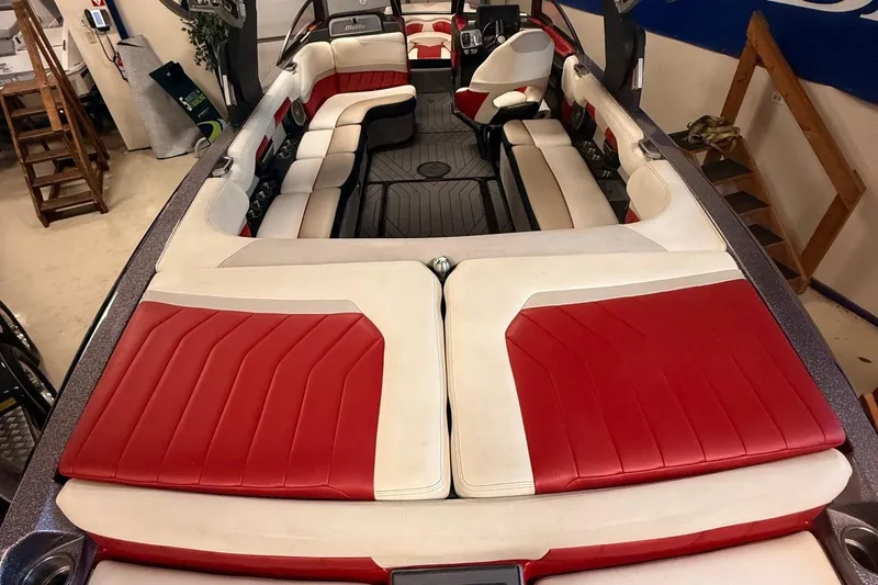 Slide: The Image of Malibu Wakesetter 25 LSV 2016 - 12