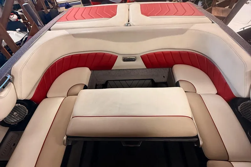 Slide: The Image of Malibu Wakesetter 25 LSV 2016 - 13