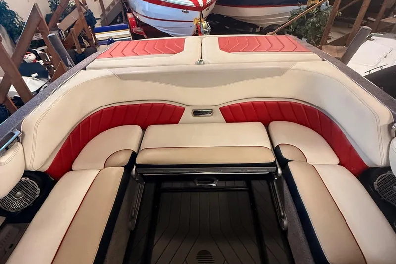 Slide: The Image of Malibu Wakesetter 25 LSV 2016 - 14