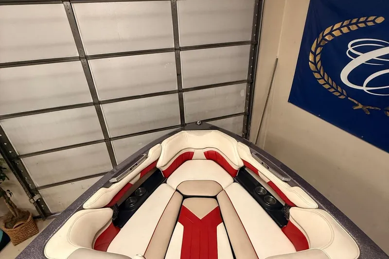 Slide: The Image of Malibu Wakesetter 25 LSV 2016 - 15