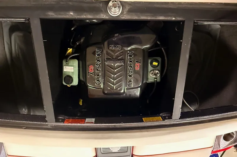 Slide: The Image of Malibu Wakesetter 25 LSV 2016 - 16