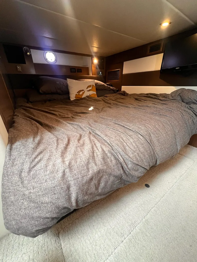 Slide: The Image of Cruisers Yachts 41 Cantius 2017 - 10