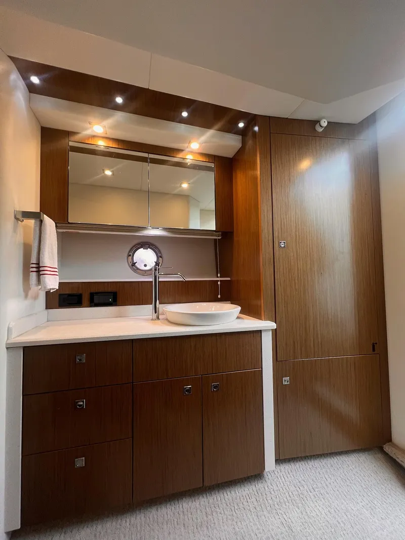 Slide: The Image of Cruisers Yachts 41 Cantius 2017 - 11