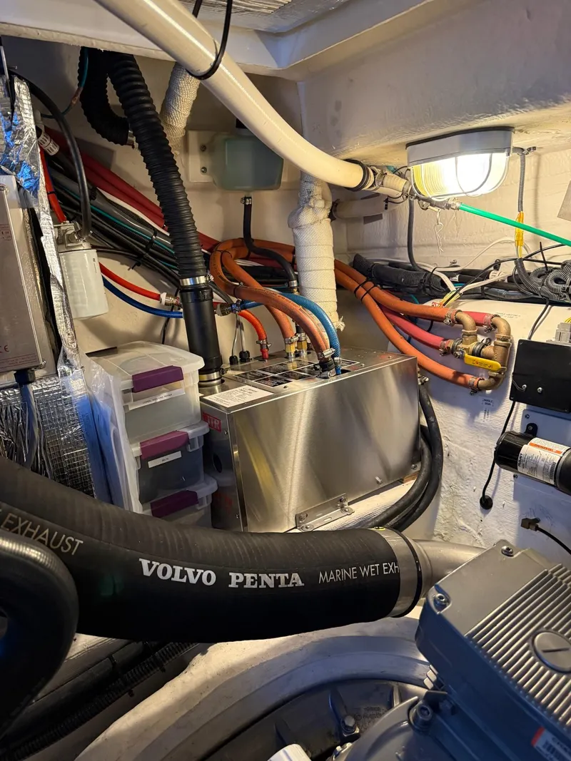 Slide: The Image of Cruisers Yachts 41 Cantius 2017 - 14